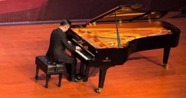 【回顾】2017优胜客亚洲音乐奖学金-岭南师范学院颁奖典礼暨优胜客艺术家孙鹏杰钢琴独奏音乐会及大师班活动成功举办