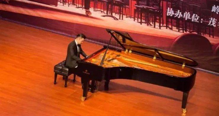 【回顾】2017优胜客亚洲音乐奖学金-岭南师范学院颁奖典礼暨优胜客艺术家孙鹏杰钢琴独奏音乐会及大师班活动成功举办
