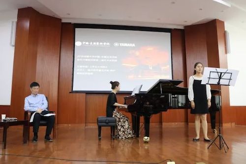 优胜客艺术家石叔诚与特邀艺术家顾平受邀于成都大学东盟艺术学院、音乐与舞蹈学院艺术实践周开展公开课