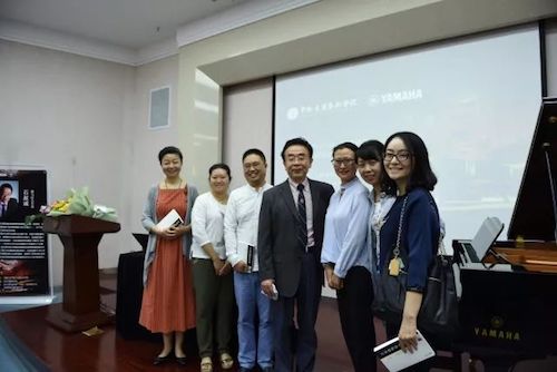 优胜客艺术家石叔诚与特邀艺术家顾平受邀于成都大学东盟艺术学院、音乐与舞蹈学院艺术实践周开展公开课