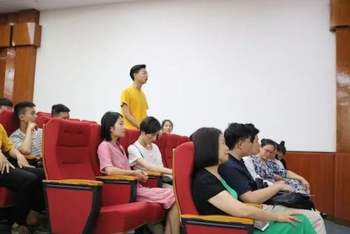 优胜客艺术家石叔诚与特邀艺术家顾平受邀于成都大学东盟艺术学院、音乐与舞蹈学院艺术实践周开展公开课