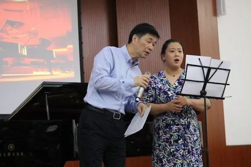 优胜客艺术家石叔诚与特邀艺术家顾平受邀于成都大学东盟艺术学院、音乐与舞蹈学院艺术实践周开展公开课