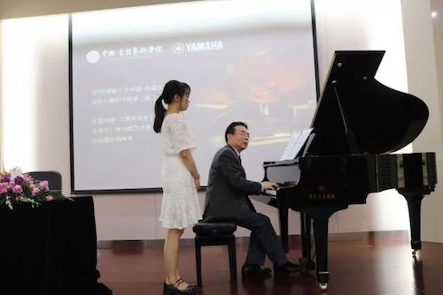 优胜客艺术家石叔诚与特邀艺术家顾平受邀于成都大学东盟艺术学院、音乐与舞蹈学院艺术实践周开展公开课
