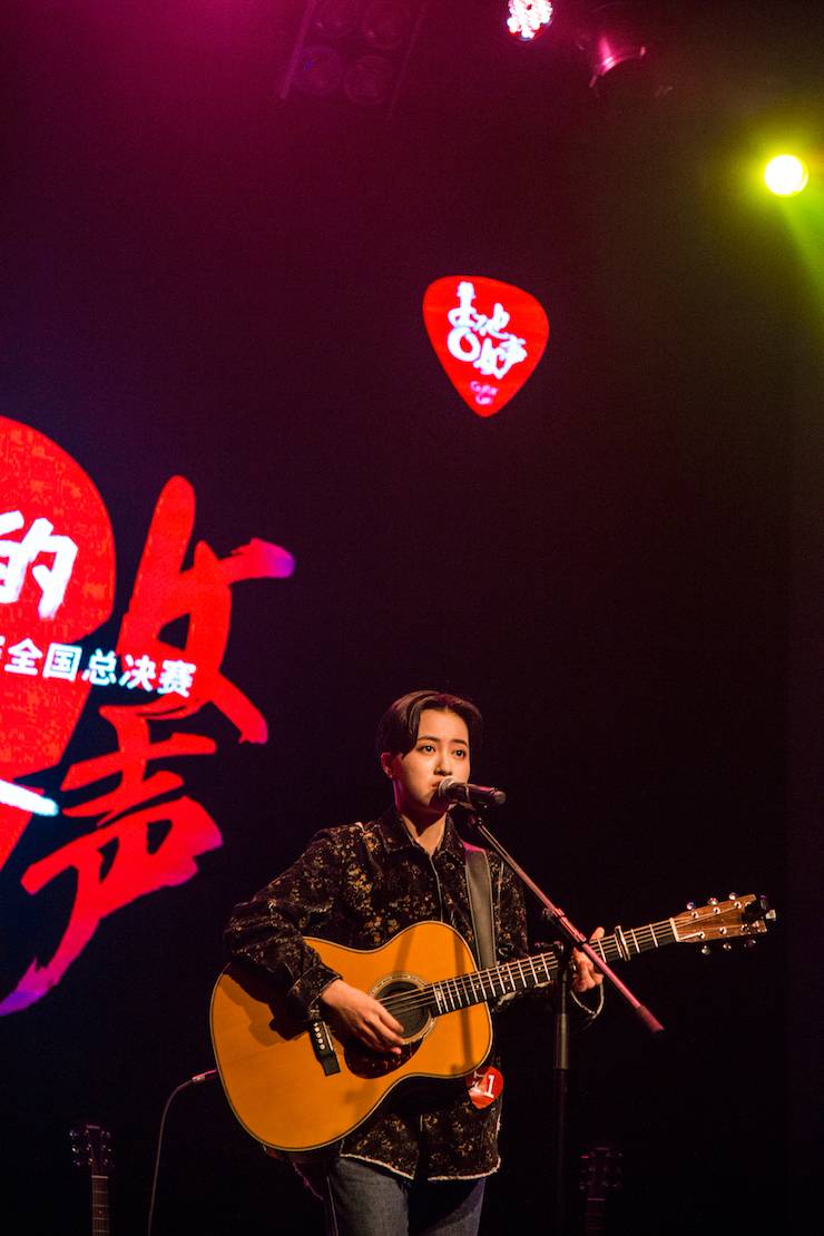 第四届“优胜客吉他女声弹唱大赛”总冠军出炉<br />温格夺冠，董冬冬担任评委