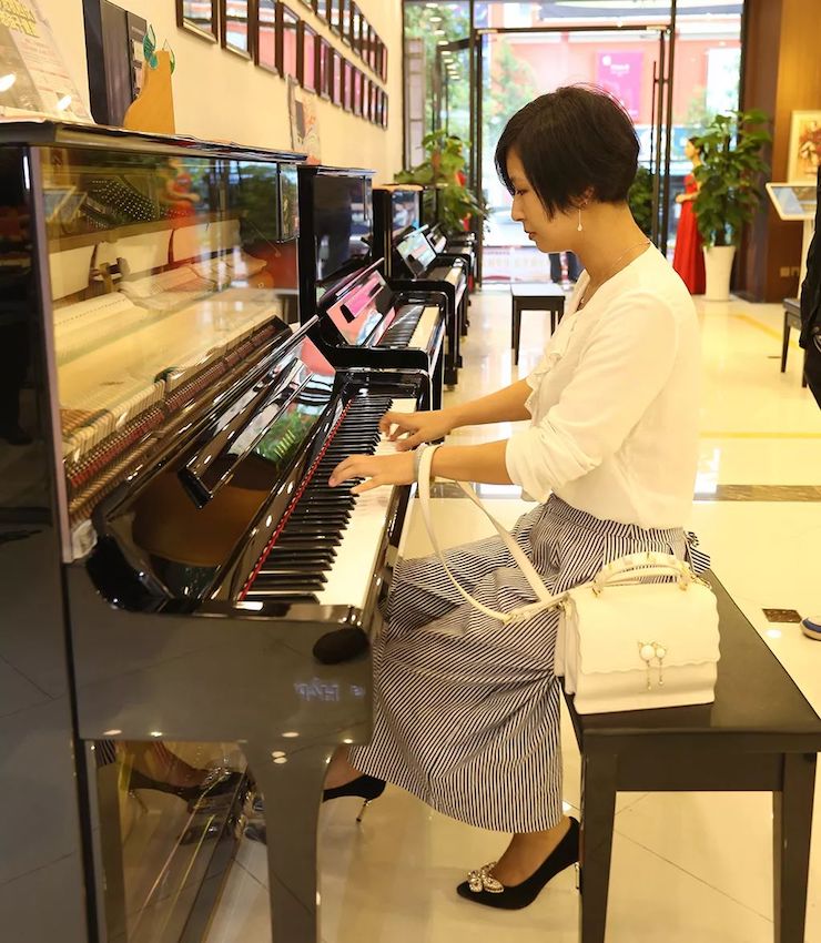 连云港优胜客钢琴旗舰体验店开业庆典暨优胜客艺术家鲍释贤钢琴独奏音乐会圆满落幕