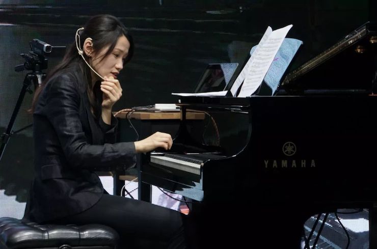 科技推动音乐教育创新，张希教授《古典主义时期钢琴奏鸣曲的演绎》公开课圆满成功