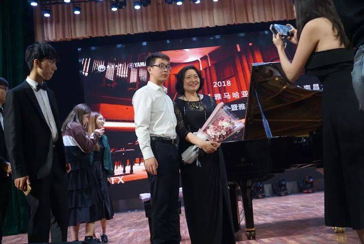 张芳、冯子祥钢琴音乐会