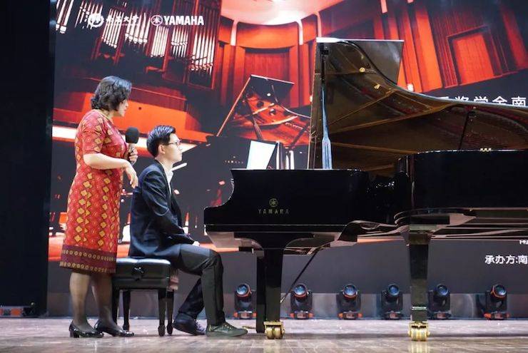 张芳、冯子祥钢琴音乐会