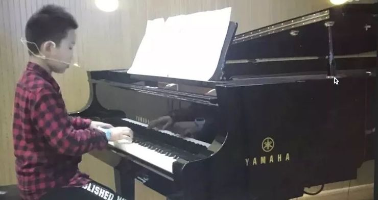优胜客特邀艺术家白志娴