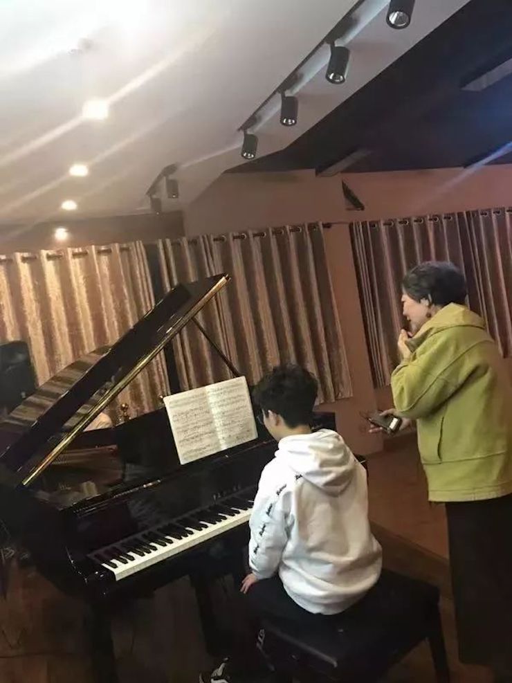 优胜客特邀艺术家白志娴