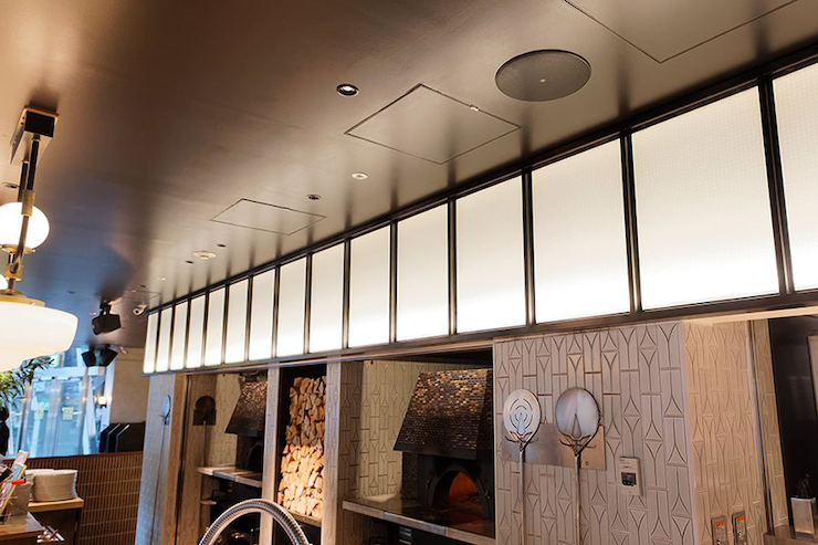 案例 | 优胜客音响系统为 800°Degrees 燃木餐厅的用餐氛围提供音频解决方案