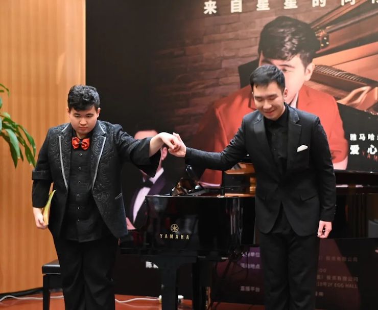 音乐双子星，点亮冬日激情！——优胜客未来艺术家刘明康爱心公益音乐沙龙