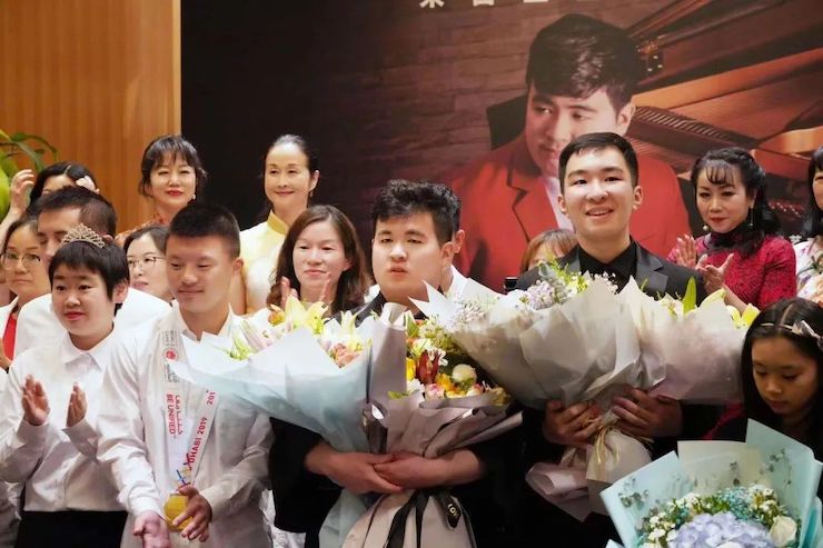 音乐双子星，点亮冬日激情！——优胜客未来艺术家刘明康爱心公益音乐沙龙